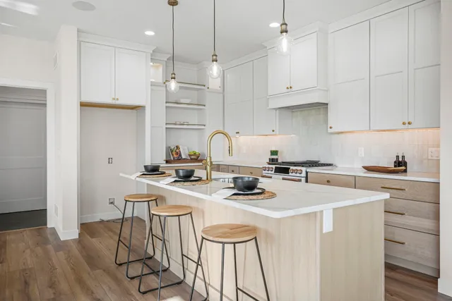 $989,900 | 920 Carnoustie Way, Oregon, WI 53575