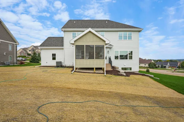 $989,900 | 920 Carnoustie Way, Oregon, WI 53575