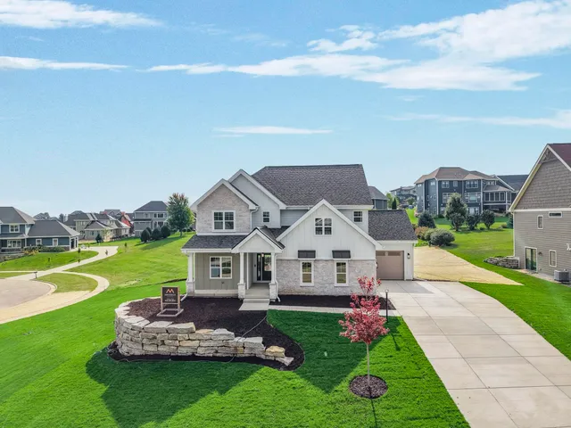 $989,900 | 920 Carnoustie Way, Oregon, WI 53575