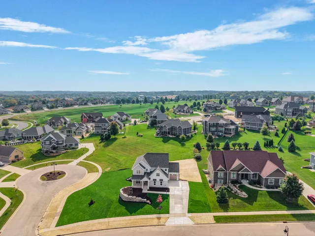 $989,900 | 920 Carnoustie Way, Oregon, WI 53575