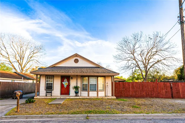$150,000 | 838 Sea Breeze Street, Alice, TX 78332
