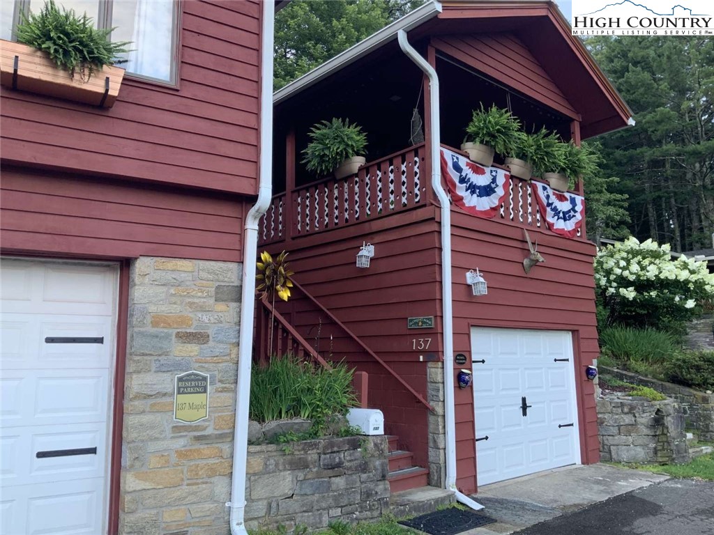 137 Maple Road Blowing Rock, NC 28605 - Photo 2 of 25