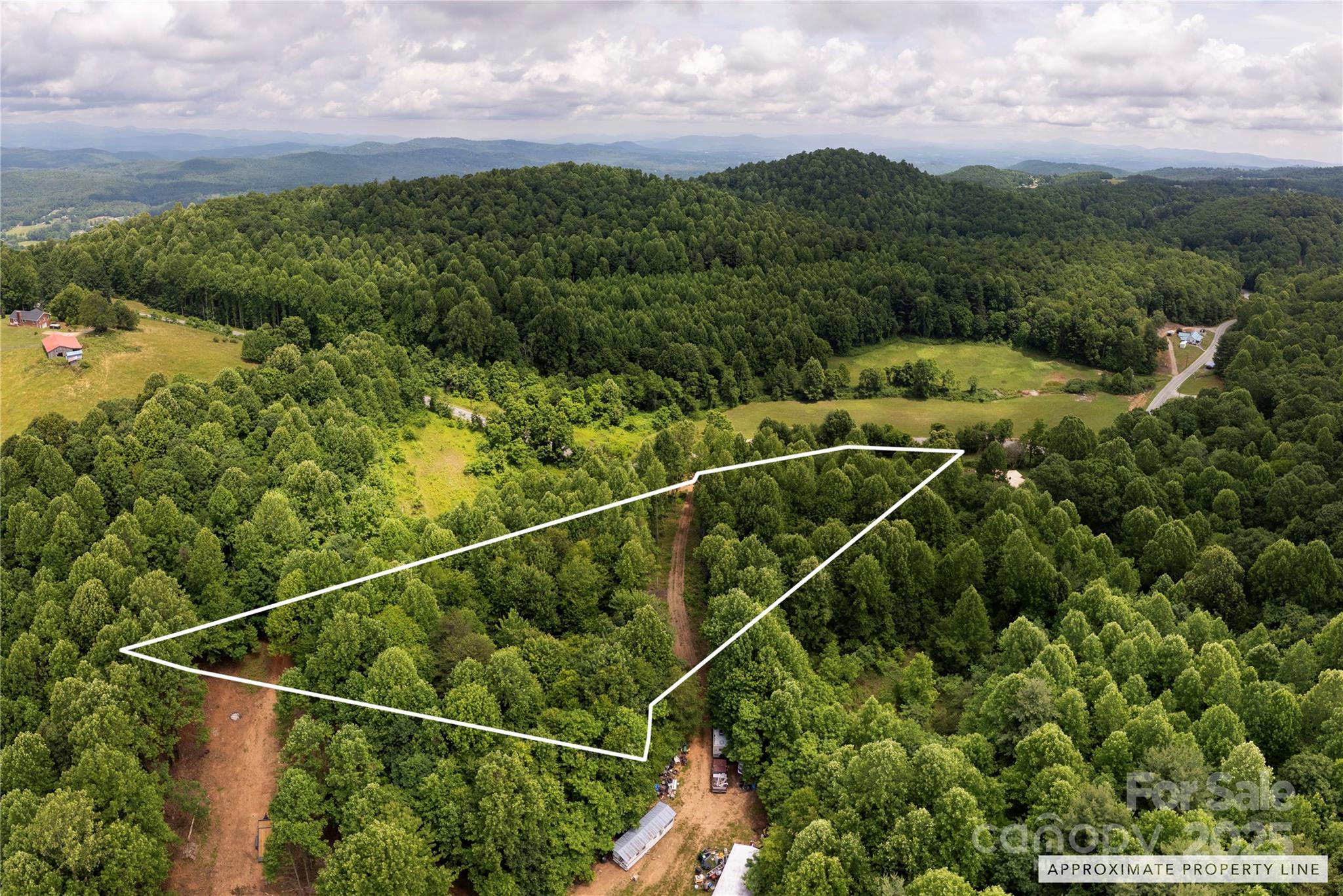 0 Pinnacle Mountain Road Zirconia, NC 28790 - Photo 3 of 7 a view of a tennis court