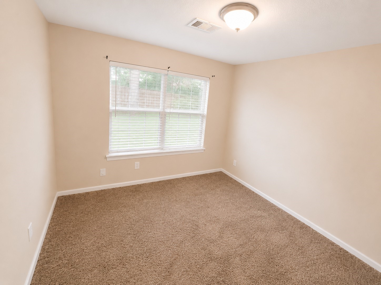 12926 Abalone Way Houston, TX 77044 - Photo 14 of 15 an empty room with a window