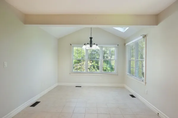 $2,975 | 66 Tucker Lane, Unit 2, Dartmouth, MA 02747