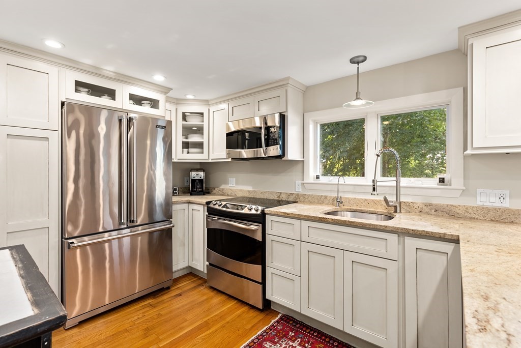 21 Stonecleve Road Wellesley, MA 02482 - Photo 8 of 28