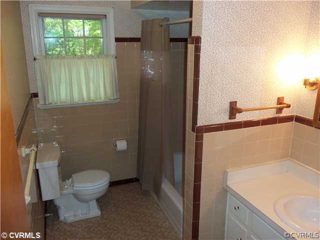 8440 Rubimont Road Richmond, VA 23235 - Photo 11 of 12 Bathroom - Guest bathroom