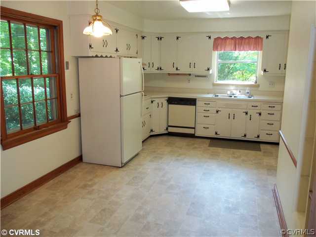 8440 Rubimont Road Richmond, VA 23235 - Photo 2 of 12 Kitchen - Large bright eat-in kitchen with two win
