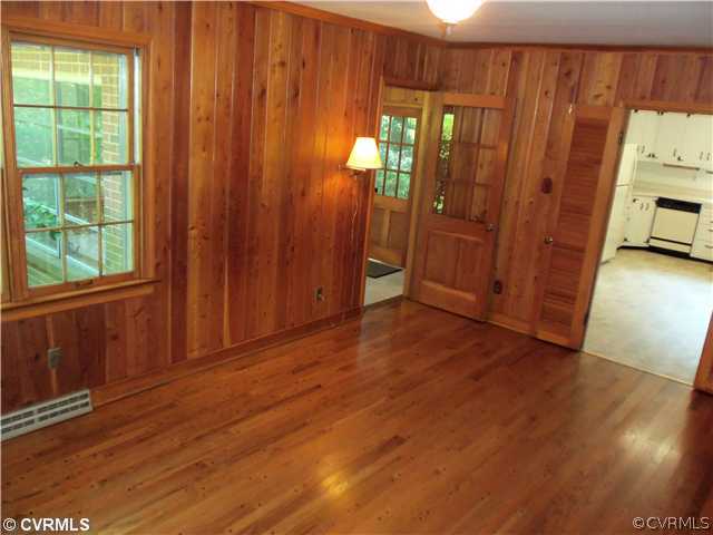 8440 Rubimont Road Richmond, VA 23235 - Photo 3 of 12 Den/Family/Great Room - The den has warm adn invit