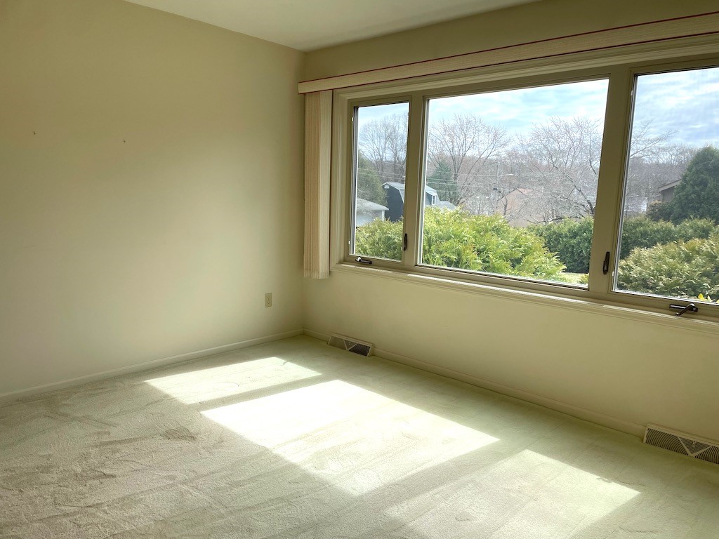 141 Sturbridge Drive Warwick, RI 02886 - Photo 12 of 28