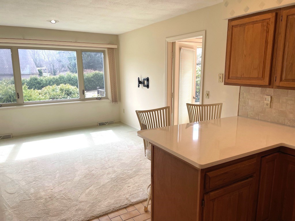 141 Sturbridge Drive Warwick, RI 02886 - Photo 4 of 28