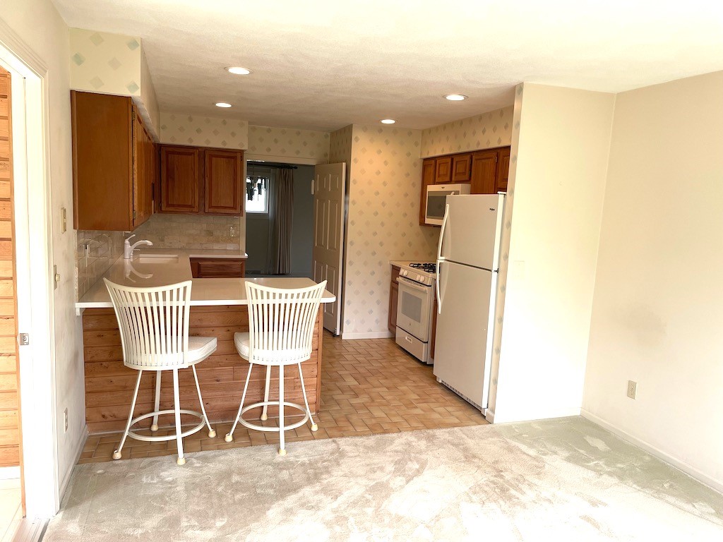 141 Sturbridge Drive Warwick, RI 02886 - Photo 5 of 28