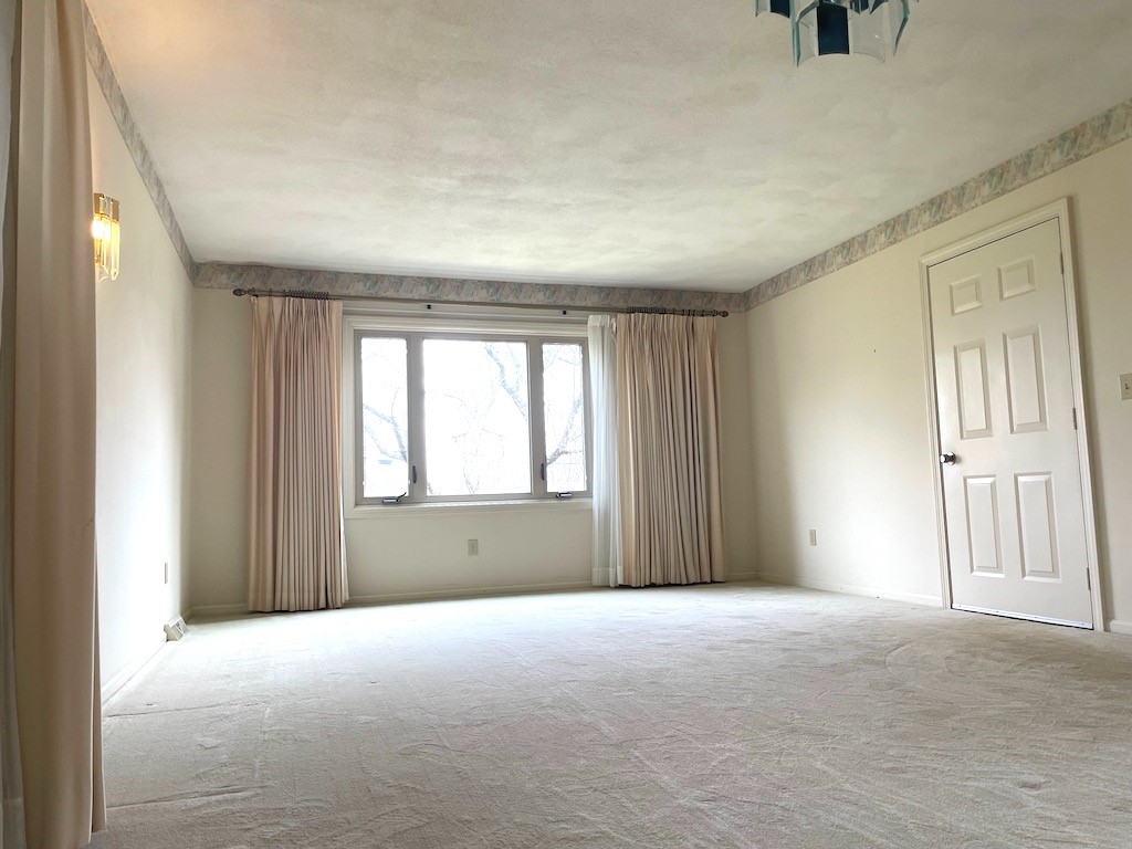 141 Sturbridge Drive Warwick, RI 02886 - Photo 8 of 28