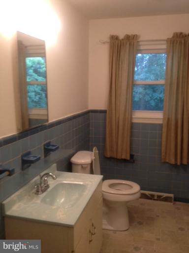 18722 Kerill Road Triangle, VA 22172 - Photo 1 of 12 Bath