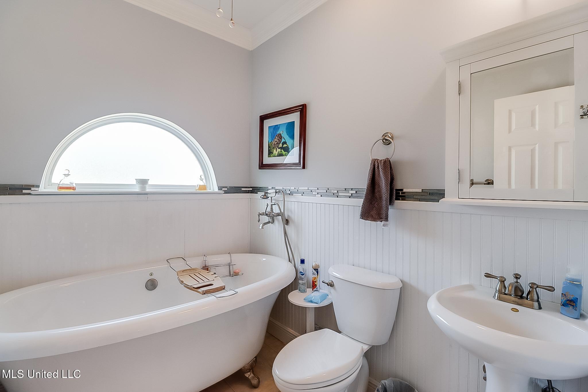 22124 Abbey Road Pass Christian, MS 39571 - Photo 21 of 40 bath 2