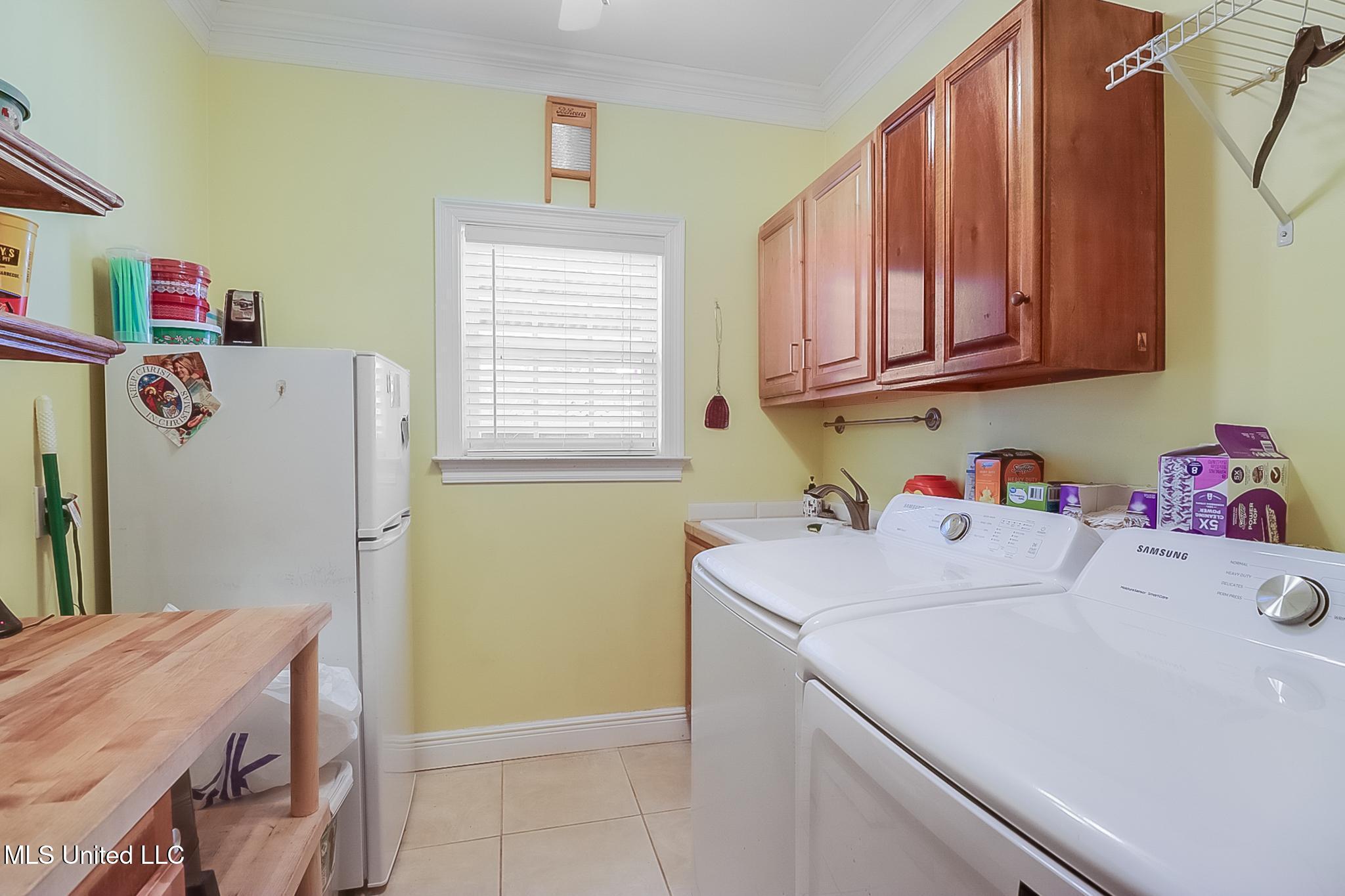 22124 Abbey Road Pass Christian, MS 39571 - Photo 30 of 40 laundry