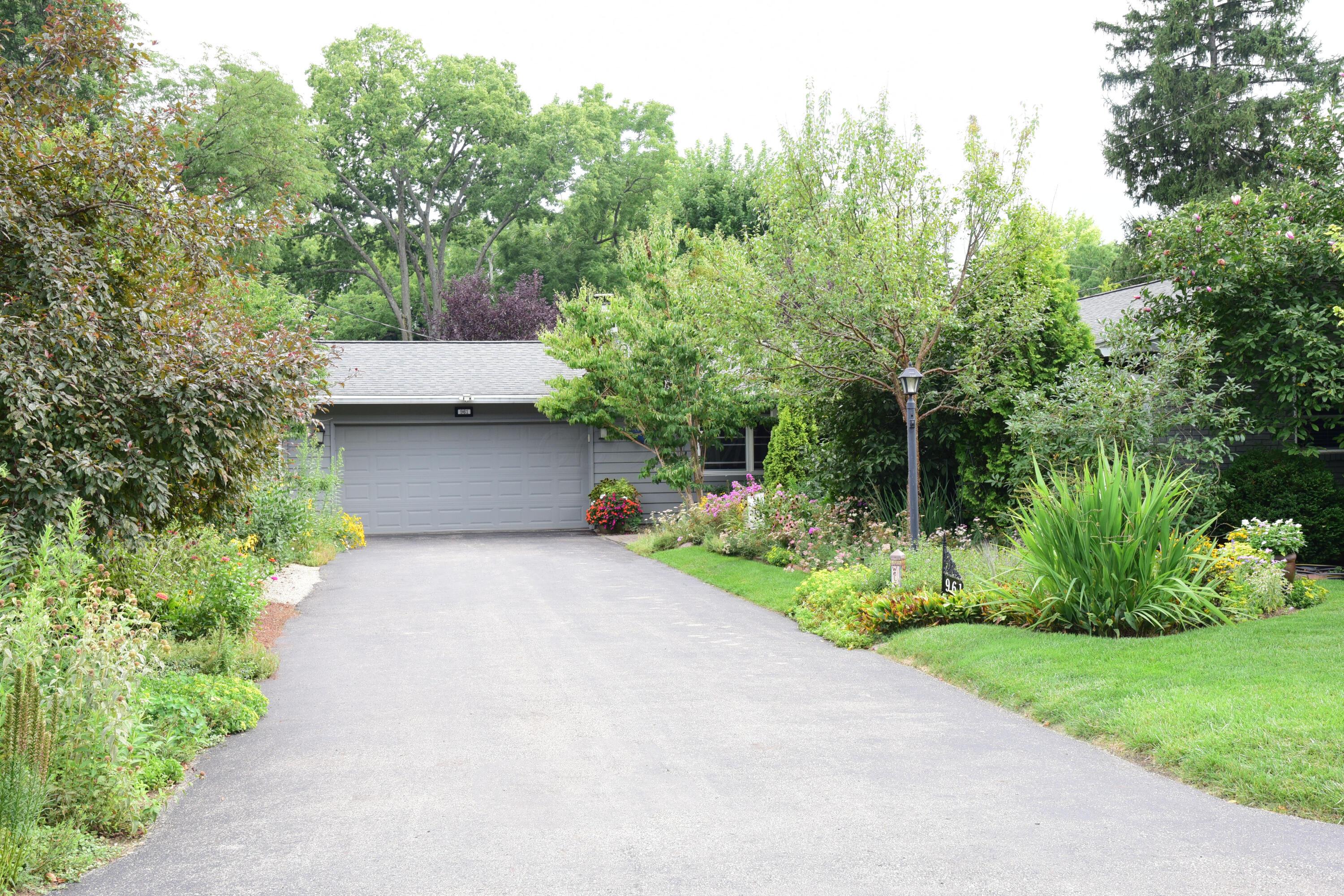 961 Lynbrook Road Columbus, OH 43235 - Photo 2 of 40 02