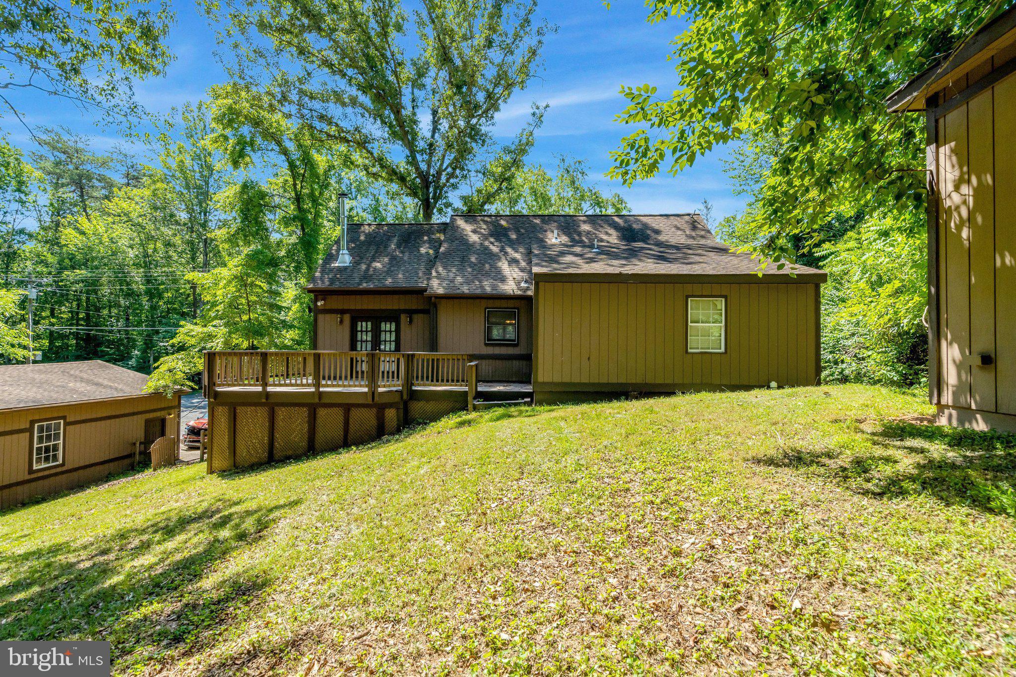8844 McGrath Road Manassas, VA 20112 - Photo 6 of 27 Charming home nestled in lush greenery.