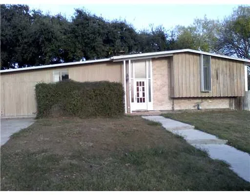 a view of a back yard of the house