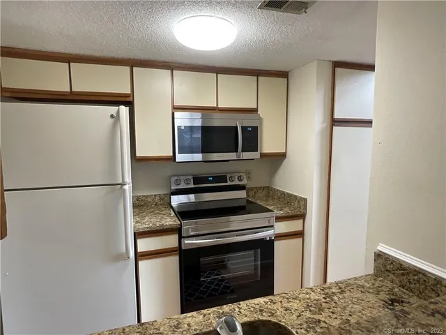 $1,600 | 298 Carriage Crossing Lane, Unit 298, Middletown, CT 06457