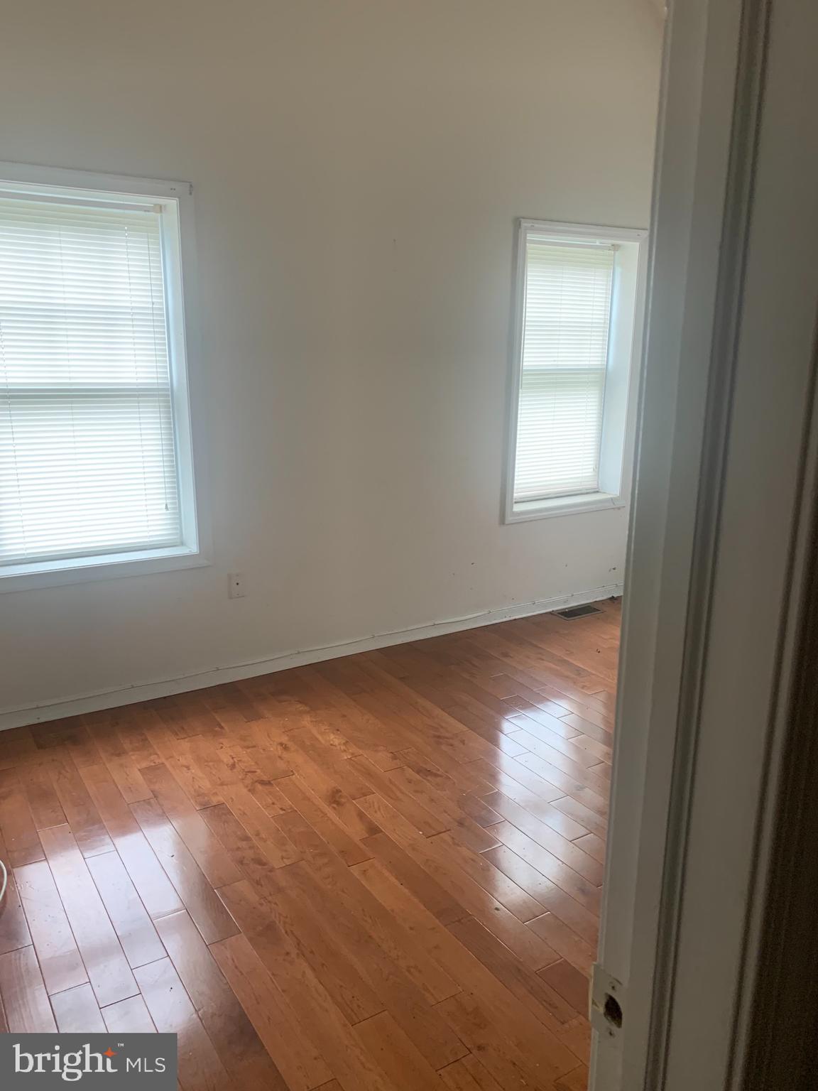 3120 Sumter Road Camden, NJ 08104 - Photo 2 of 10 Living room