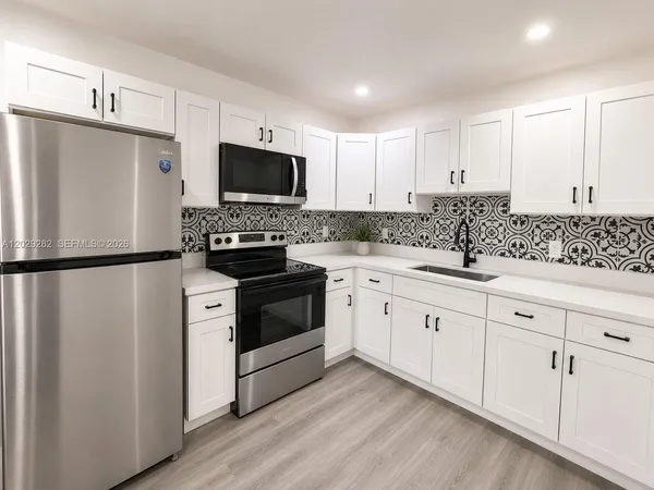 $2,000 | 900 Northwest 8th Avenue, Unit 4, Pompano Beach, FL 33060