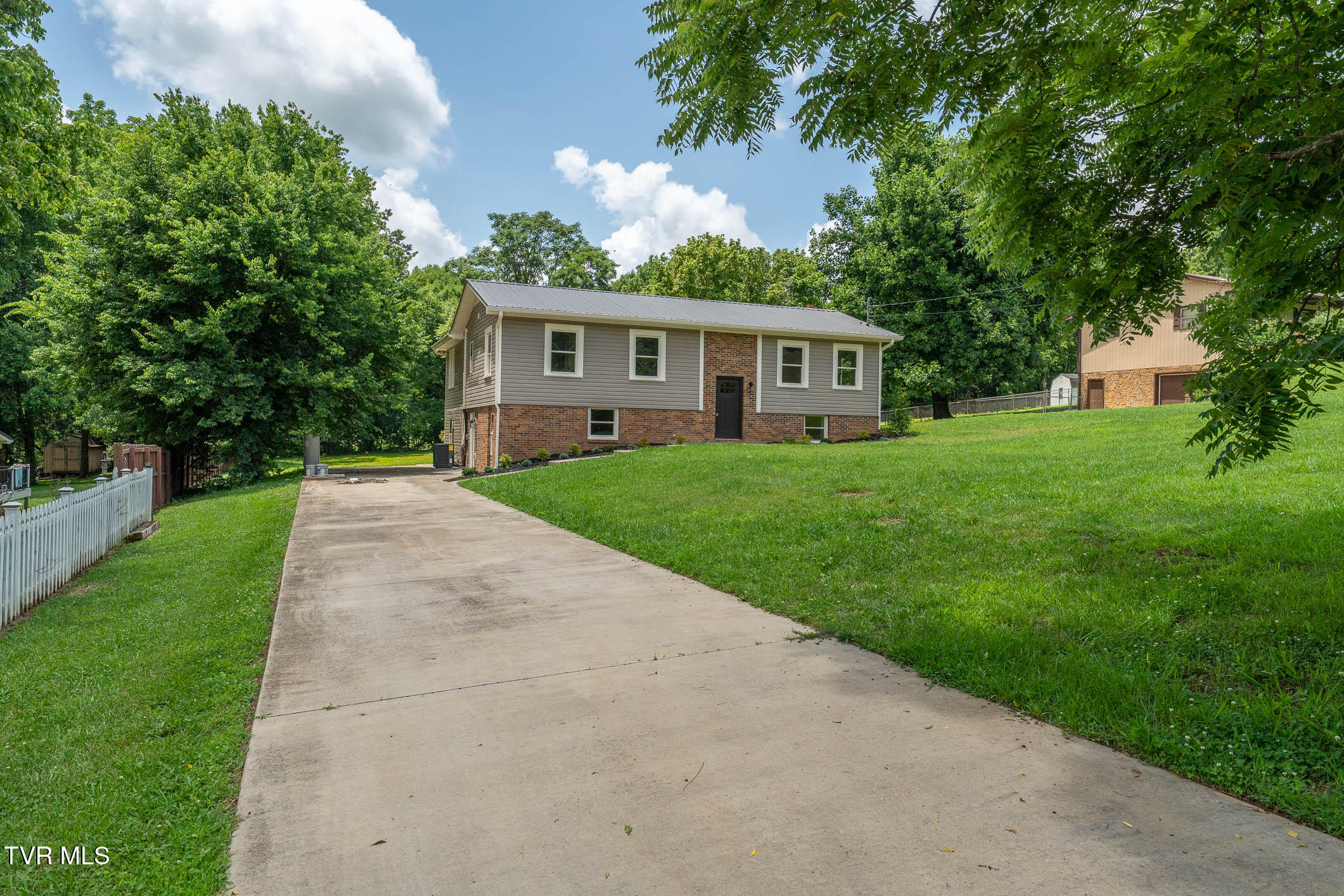 226 Dorothy Circle Limestone, TN 37681 - Photo 9 of 57 226 Dorothy Cir (1 of 28)