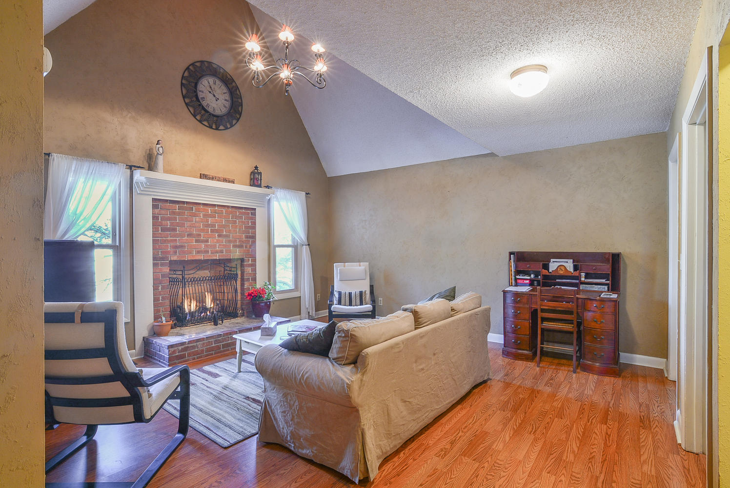 582 V I Ranch Road Bristol, TN 37620 - Photo 7 of 37 582 V I Ranch living room 1