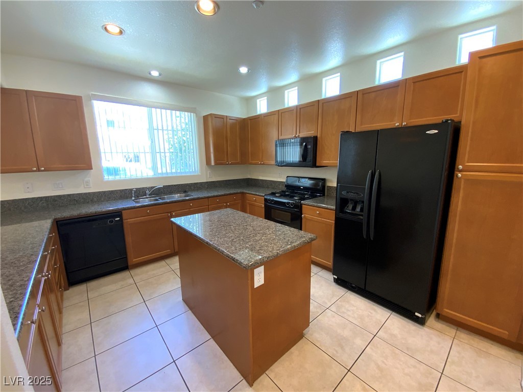 7609 Vanity Court Las Vegas, NV 89149 - Photo 6 of 29