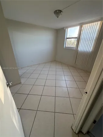 $1,990 | 1830 Dixianna Street, Unit 406, Hollywood, FL 33020