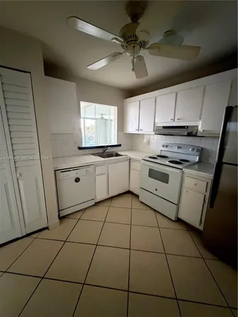 $1,990 | 1830 Dixianna Street, Unit 406, Hollywood, FL 33020