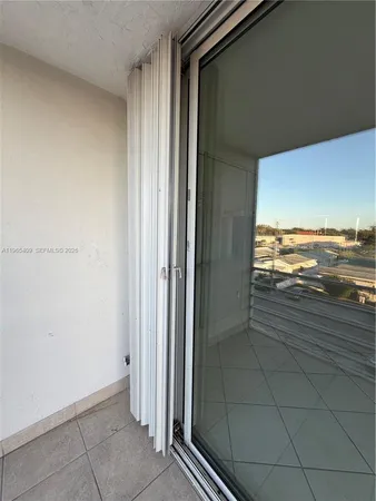 $1,990 | 1830 Dixianna Street, Unit 406, Hollywood, FL 33020