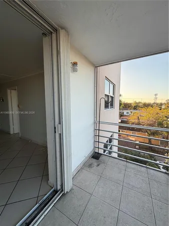 $1,990 | 1830 Dixianna Street, Unit 406, Hollywood, FL 33020