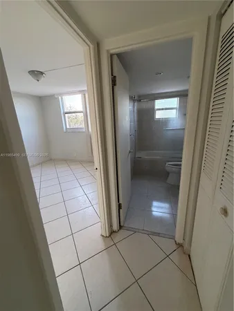 $1,990 | 1830 Dixianna Street, Unit 406, Hollywood, FL 33020