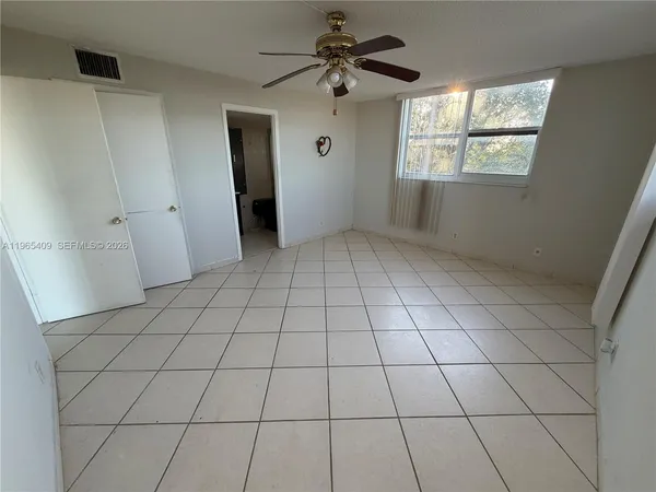$1,990 | 1830 Dixianna Street, Unit 406, Hollywood, FL 33020