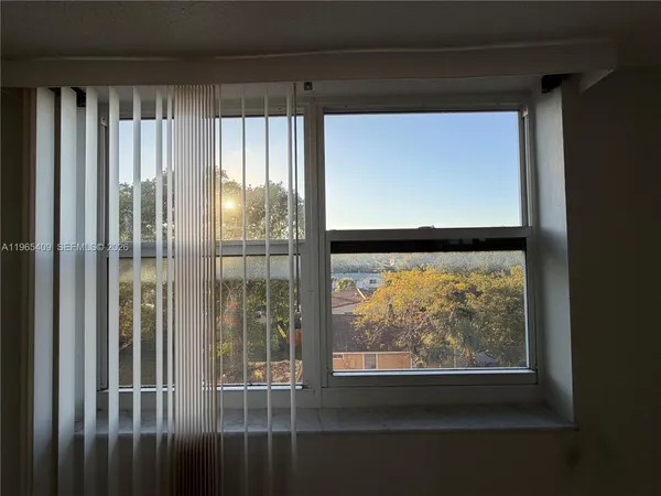 $1,990 | 1830 Dixianna Street, Unit 406, Hollywood, FL 33020