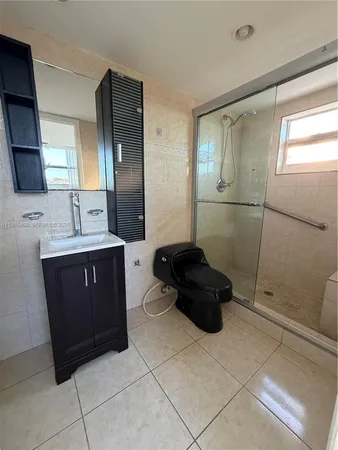 $1,990 | 1830 Dixianna Street, Unit 406, Hollywood, FL 33020