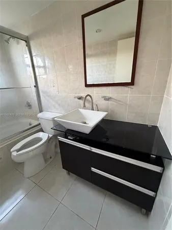 $1,990 | 1830 Dixianna Street, Unit 406, Hollywood, FL 33020