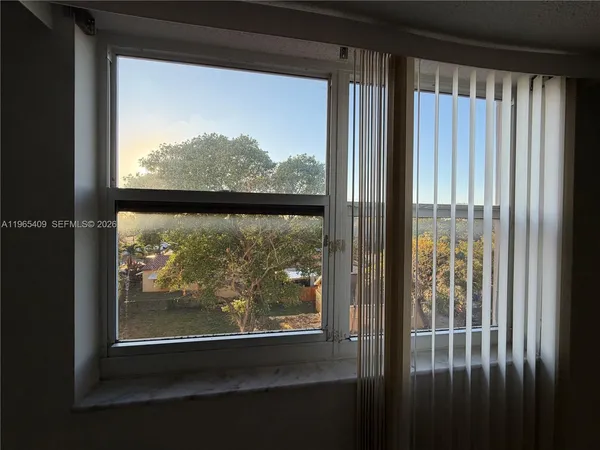 $1,990 | 1830 Dixianna Street, Unit 406, Hollywood, FL 33020