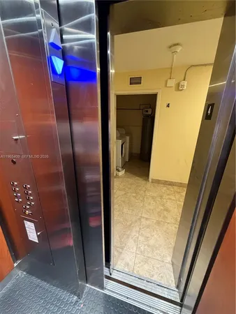 $1,990 | 1830 Dixianna Street, Unit 406, Hollywood, FL 33020