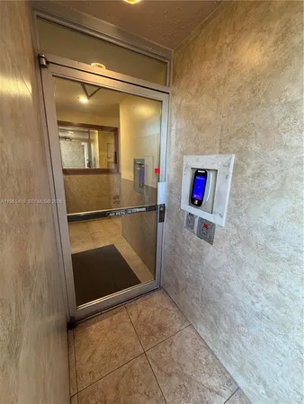 $1,990 | 1830 Dixianna Street, Unit 406, Hollywood, FL 33020