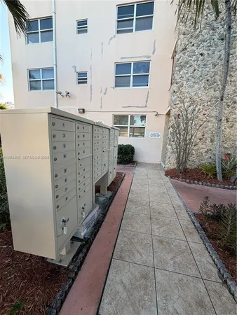 $1,990 | 1830 Dixianna Street, Unit 406, Hollywood, FL 33020