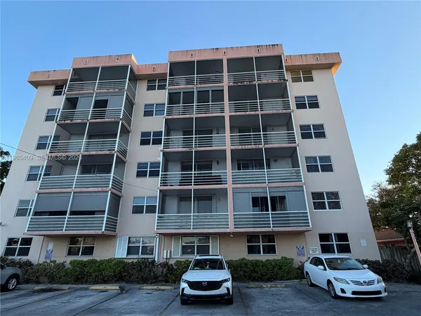 $1,990 | 1830 Dixianna Street, Unit 406, Hollywood, FL 33020