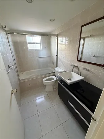 $1,990 | 1830 Dixianna Street, Unit 406, Hollywood, FL 33020