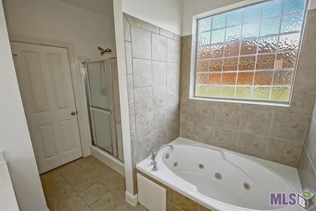 $1,700 | 809 Summer Breeze Drive, Unit 1601, Baton Rouge, LA 70810