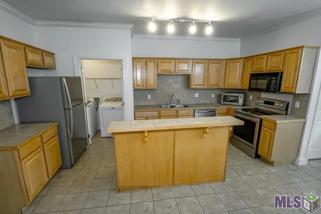 $1,700 | 809 Summer Breeze Drive, Unit 1601, Baton Rouge, LA 70810