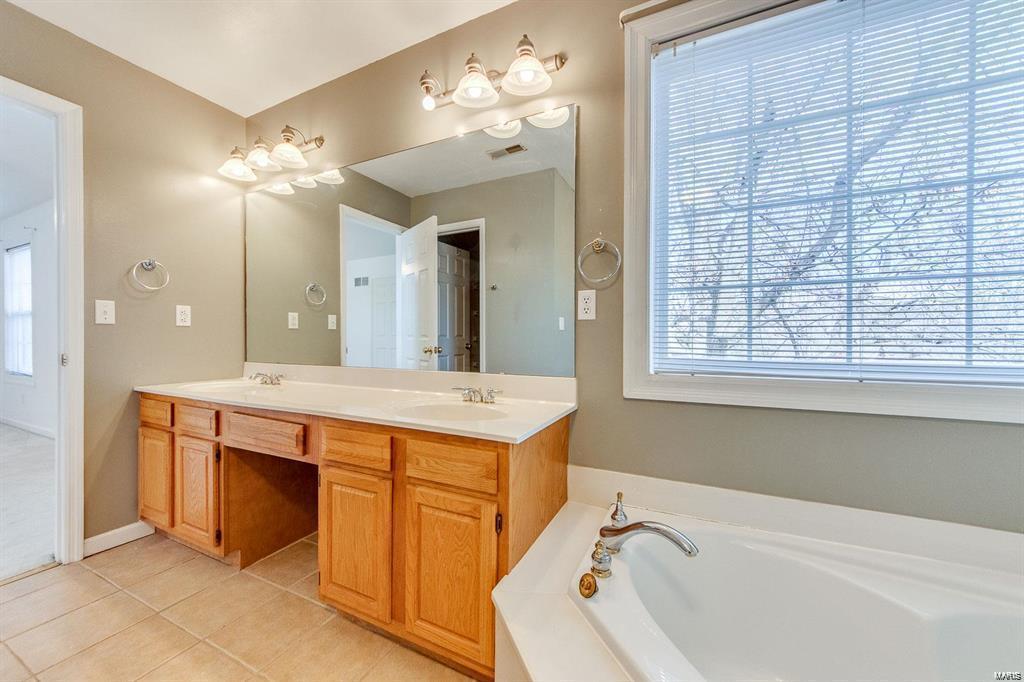 1762 Spring View Terrace Ballwin, MO 63021 - Photo 18 of 39