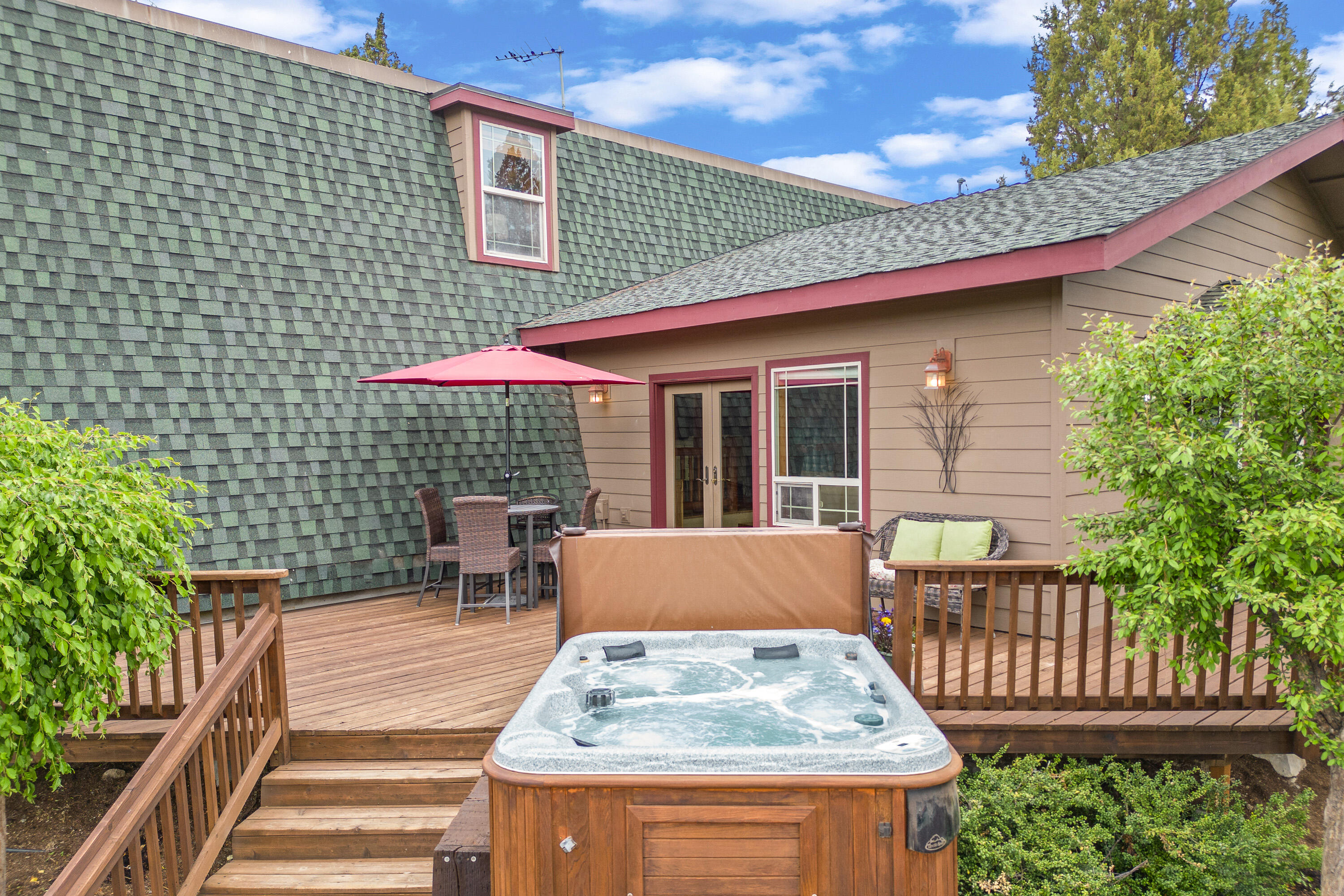 62760 Dixon Loop Bend, OR 97701 - Photo 50 of 69 47 hot tub