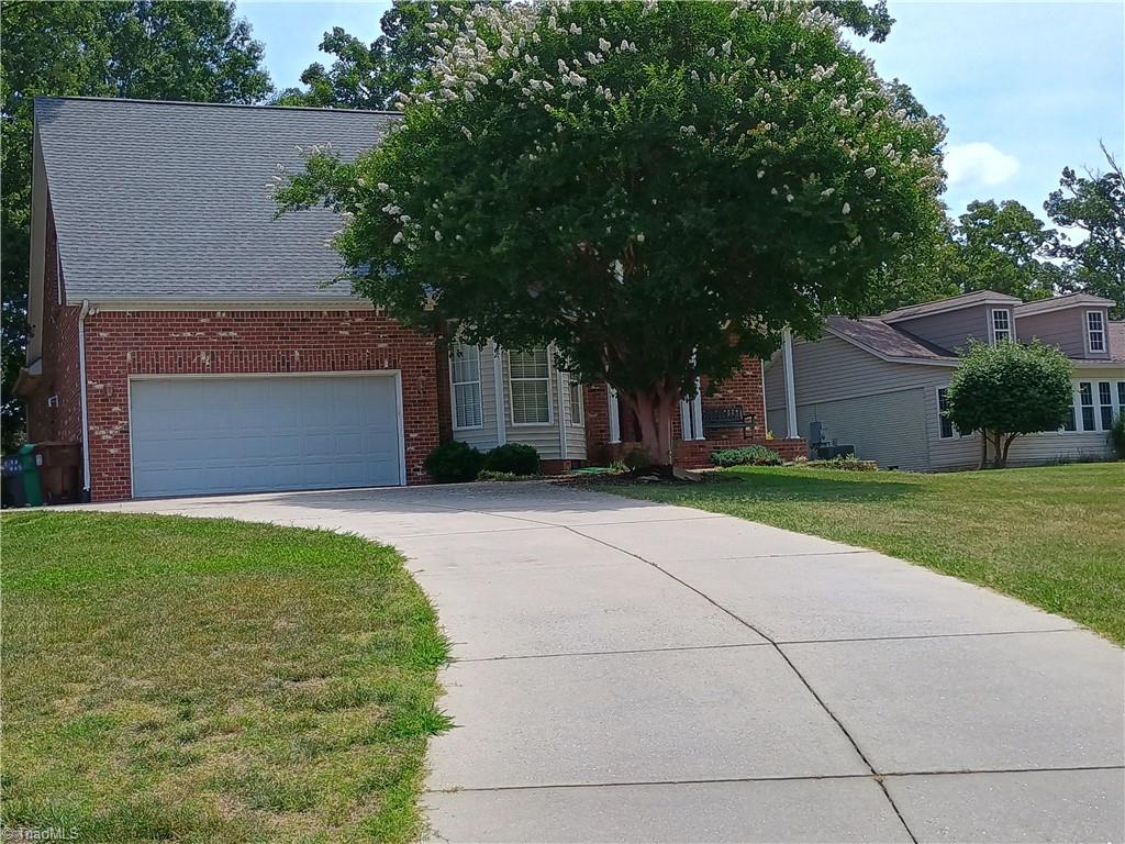 4026 Banoak Street High Point, NC 27265 - Photo 2 of 23