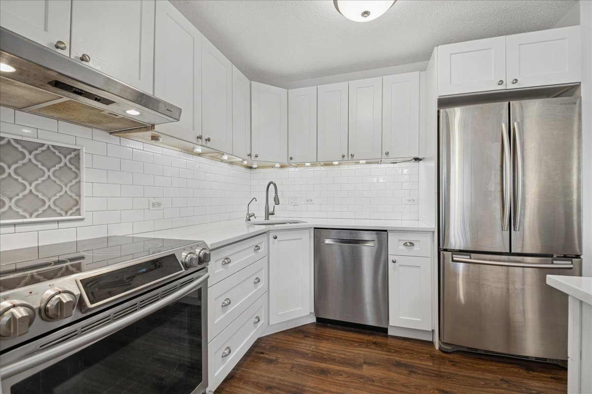 1800 Huntington Boulevard, Unit 212 Hoffman Estates, IL 60169 - Photo 5 of 15 a kitchen with granite countertop a refrigerator sink and stove